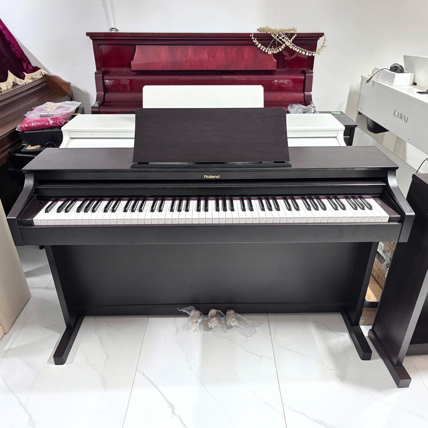 Đàn piano điện TÂN NHẠC CỤ Roland HP603 màu đen dáng console với bàn phím PHA-50 lai gỗ nhựa cao cấp