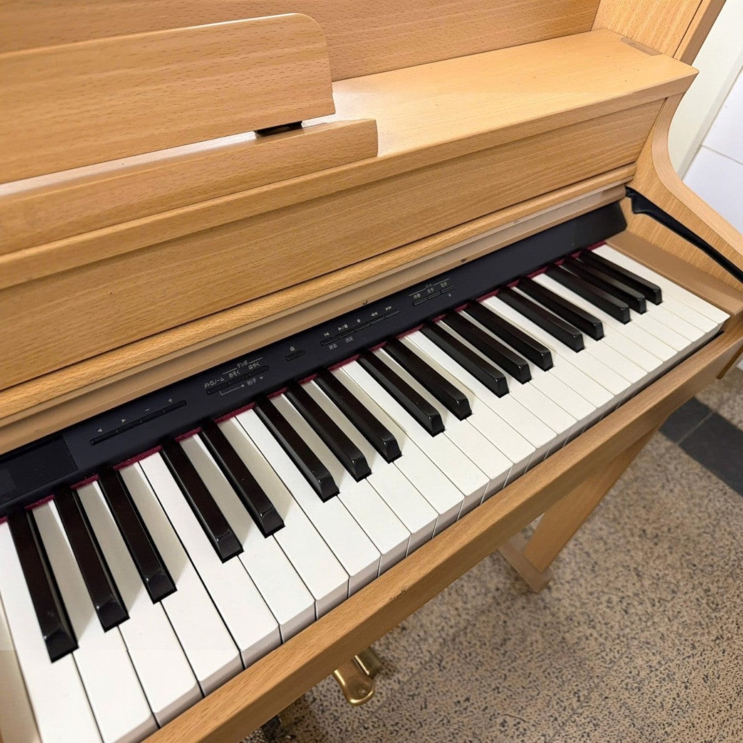 Đàn piano điện Roland HP603 màu gỗ sáng với bàn phím PHA-50 tại Tân Nhạc Cụ