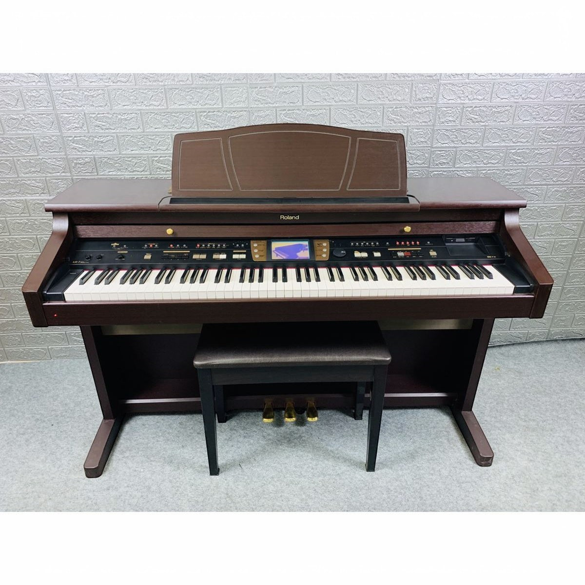 Đàn piano điện Roland KR107 màu nâu gỗ sang trọng với màn hình cảm ứng, phím PHA II, tại Tân Nhạc Cụ