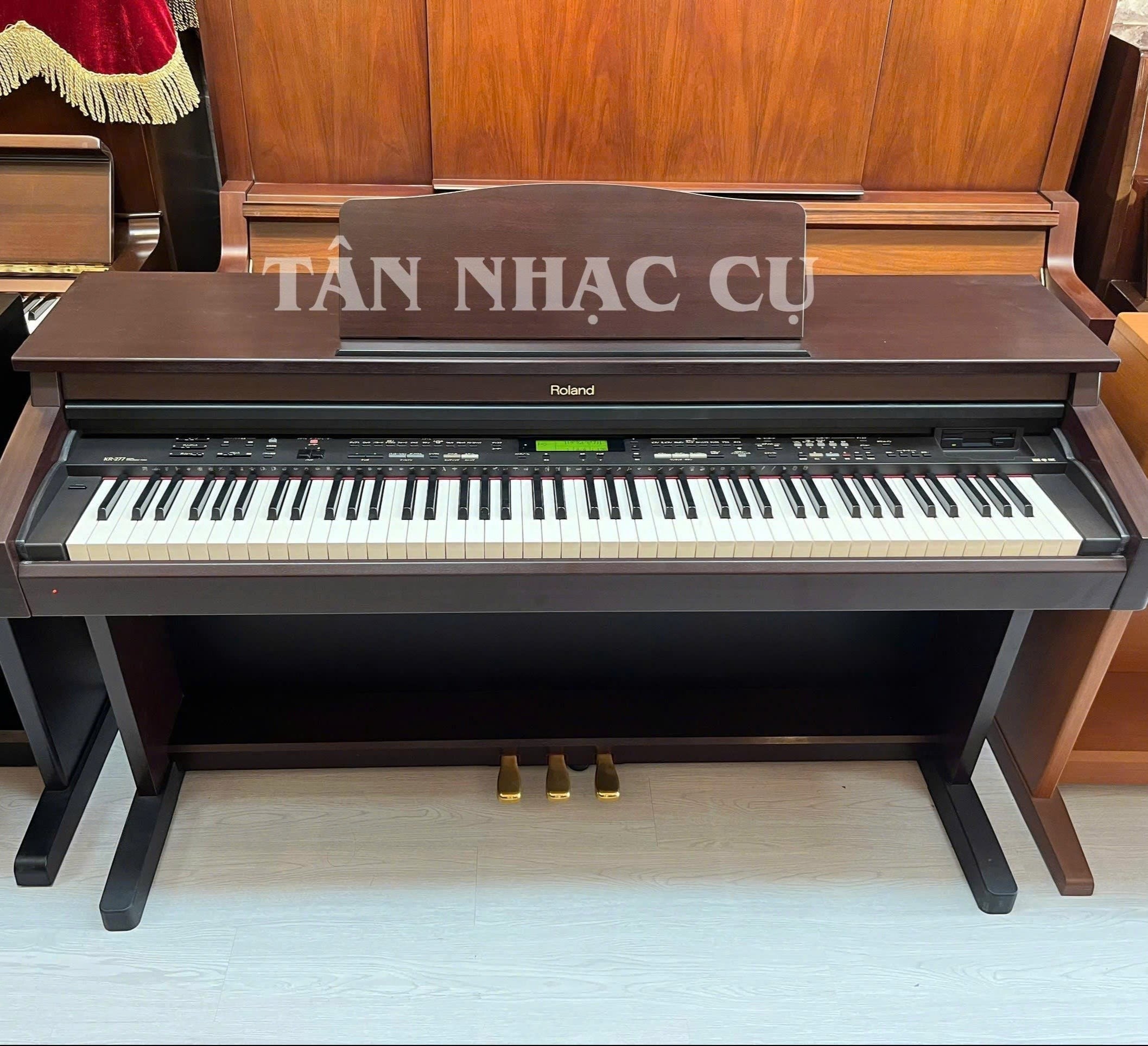 Đàn piano điện Roland KR277 dáng tủ màu gỗ mahogany sang trọng tại TÂN NHẠC CỤ, thiết kế 88 phím búa đa năng.
