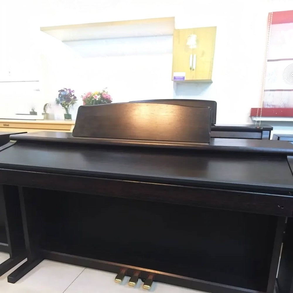 Đàn piano điện Roland KR370 màu nâu gỗ sang trọng, thiết kế dáng tủ bền bỉ tại cửa hàng TÂN NHẠC CỤ