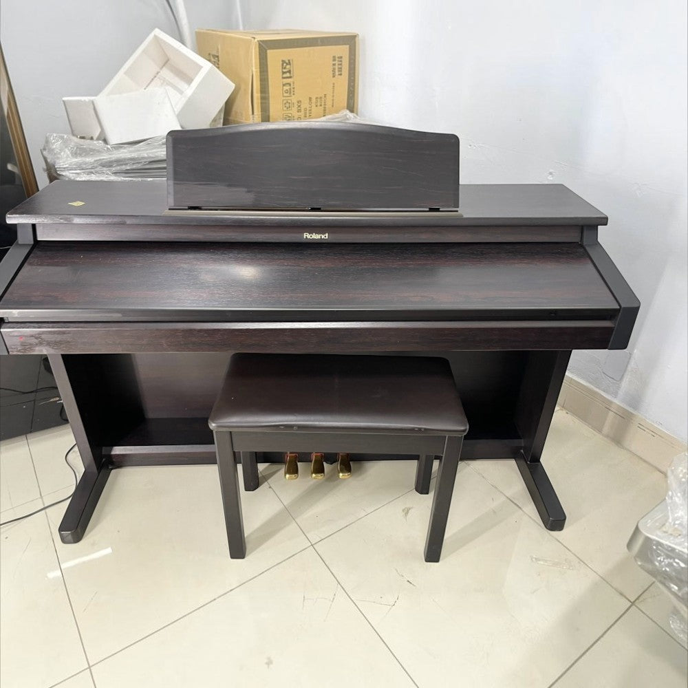 Đàn piano điện Roland KR375 màu nâu gỗ sang trọng với 88 phím búa tại Tân Nhạc Cụ