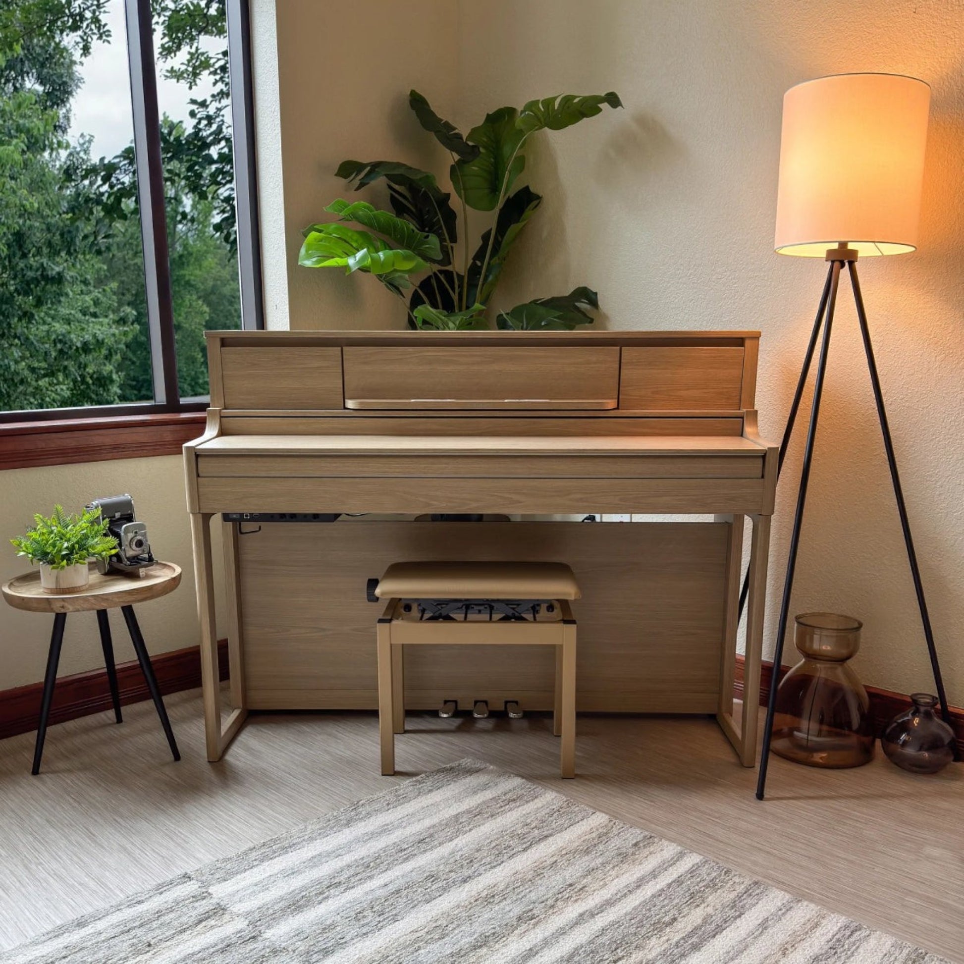 Đàn piano điện Roland LX-5 màu gỗ sồi sáng tại TÂN NHẠC CỤ, thiết kế tủ sang trọng với bàn phím lai gỗ PHA-50.