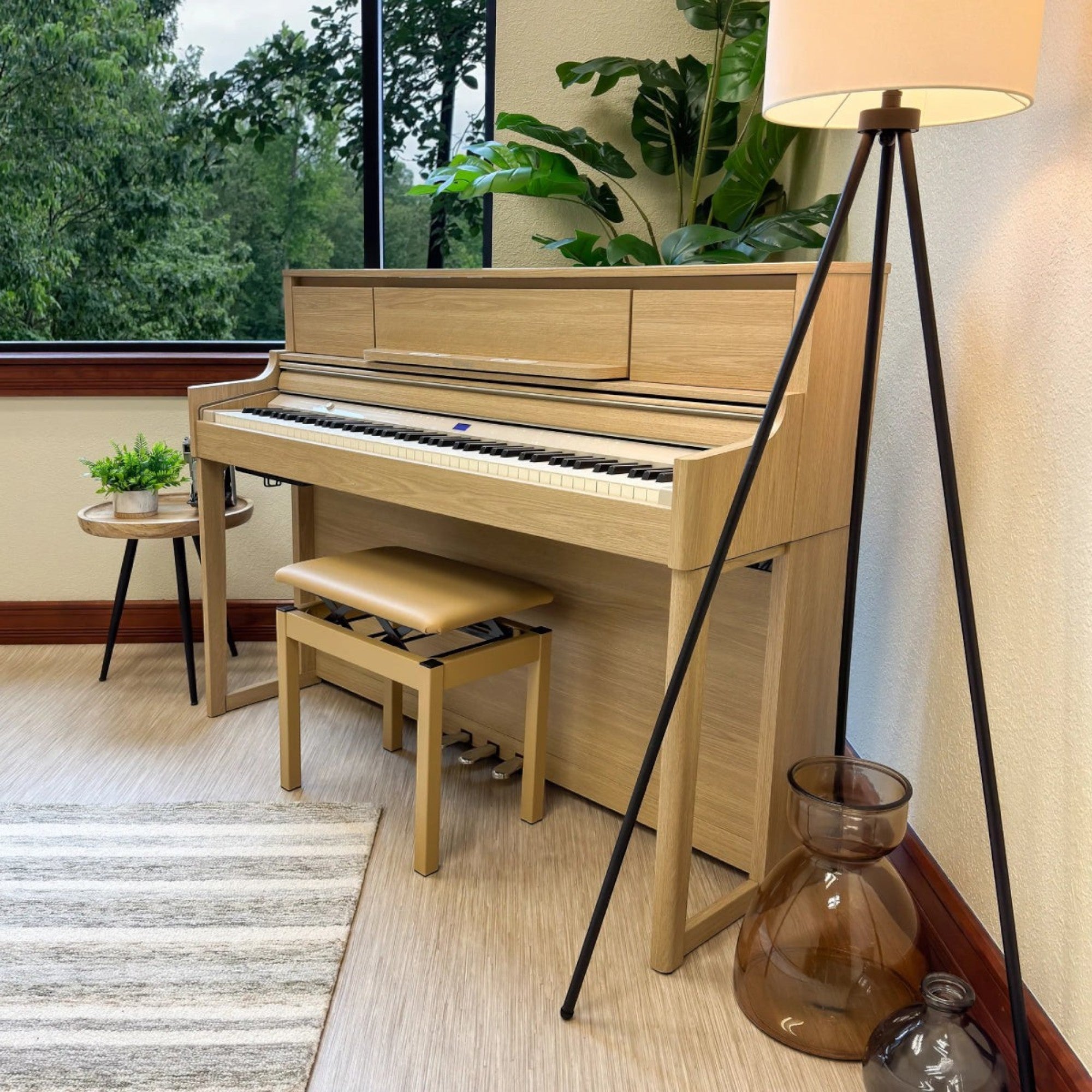 Đàn piano điện TÂN NHẠC CỤ Roland LX-5 màu gỗ sồi sáng sang trọng với bàn phím lai gỗ PHA-50 trong không gian nội thất