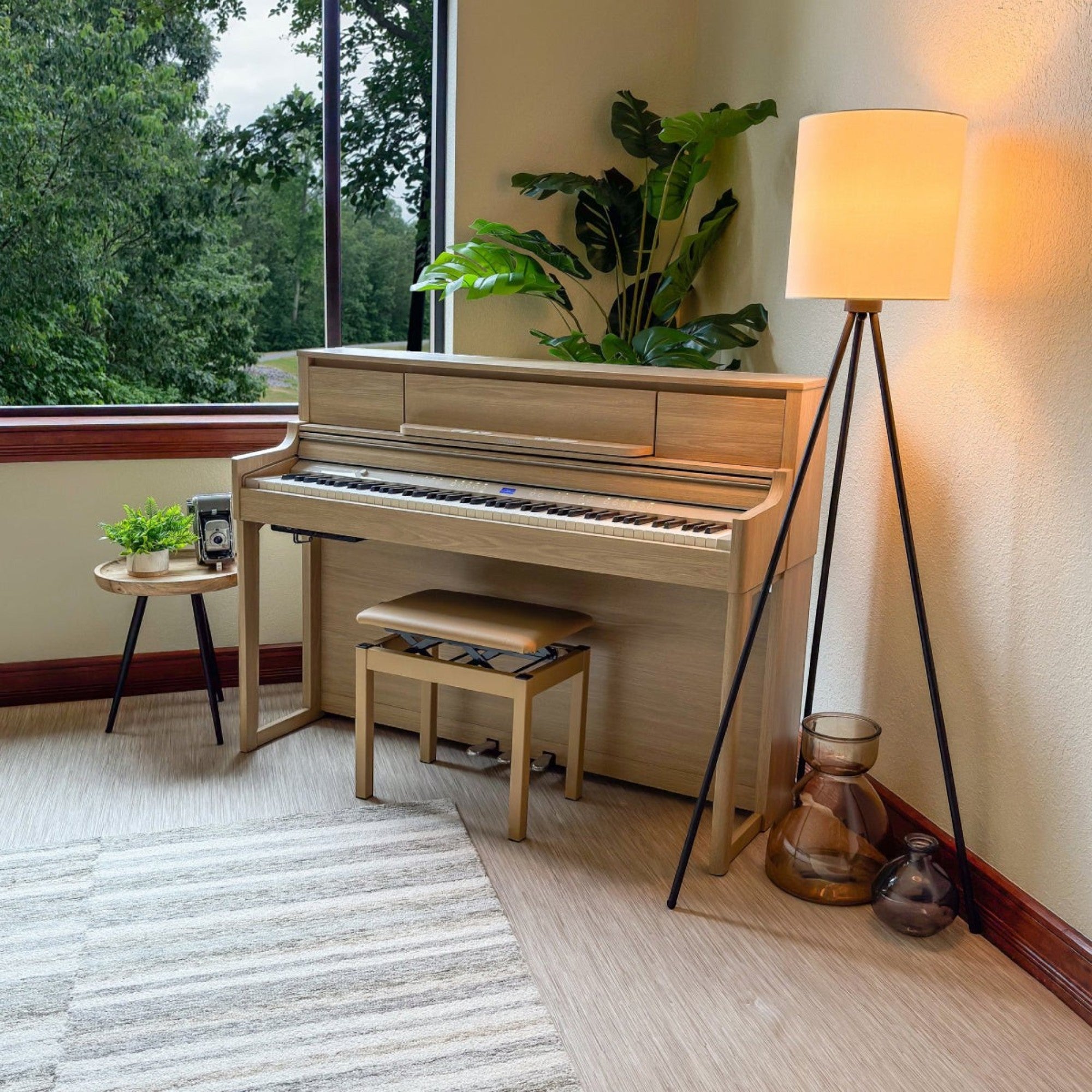 Đàn piano điện Roland LX-5 màu gỗ sồi sáng sang trọng tại showroom TÂN NHẠC CỤ, thiết kế tủ đứng hiện đại.