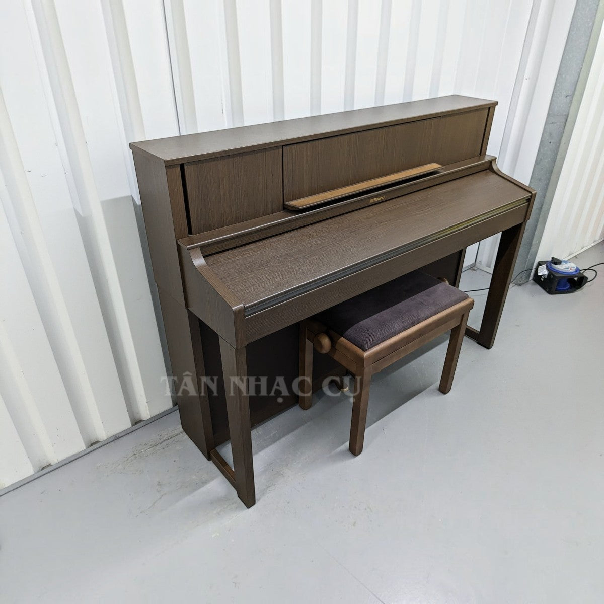 Đàn piano điện Roland LX7 màu nâu gỗ sang trọng tại TÂN NHẠC CỤ, thiết kế upright cao cấp với bàn phím PHA-50.