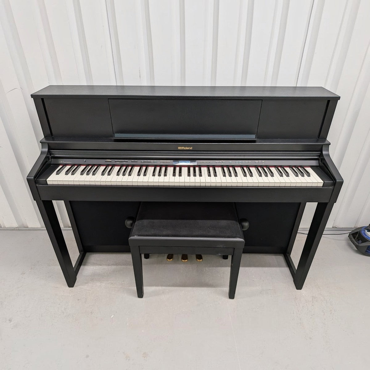 Đàn piano điện Roland LX7 màu đen sang trọng tại Tân Nhạc Cụ, thiết kế upright cao cấp với bàn phím PHA-50