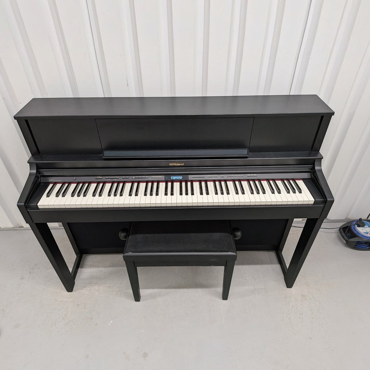 Đàn piano điện Roland LX7 màu đen sang trọng tại Tân Nhạc Cụ, thiết kế upright cao cấp với bàn phím PHA-50