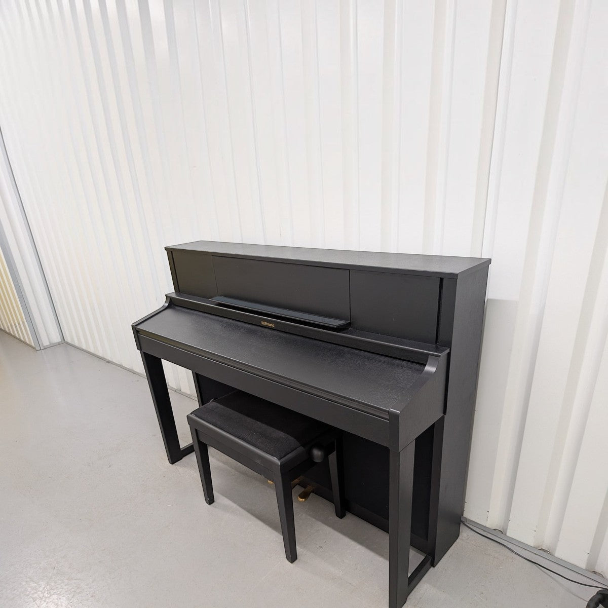 Đàn piano điện Roland LX7 màu đen sang trọng tại Tân Nhạc Cụ, thiết kế upright cao cấp với bàn phím gỗ PHA-50.