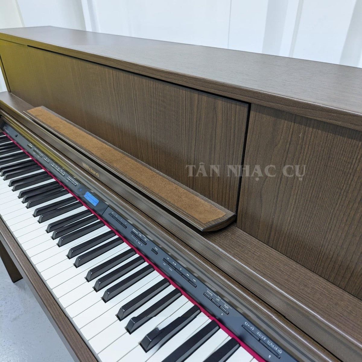 Đàn piano điện TÂN NHẠC CỤ Roland LX7 màu nâu gỗ với bàn phím PHA-50 và thiết kế thùng đàn upright cao cấp