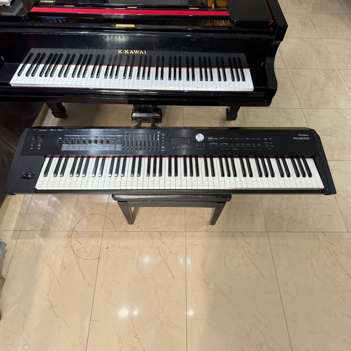 Đàn piano điện Roland RD-2000 màu đen chuyên nghiệp tại showroom TÂN NHẠC CỤ