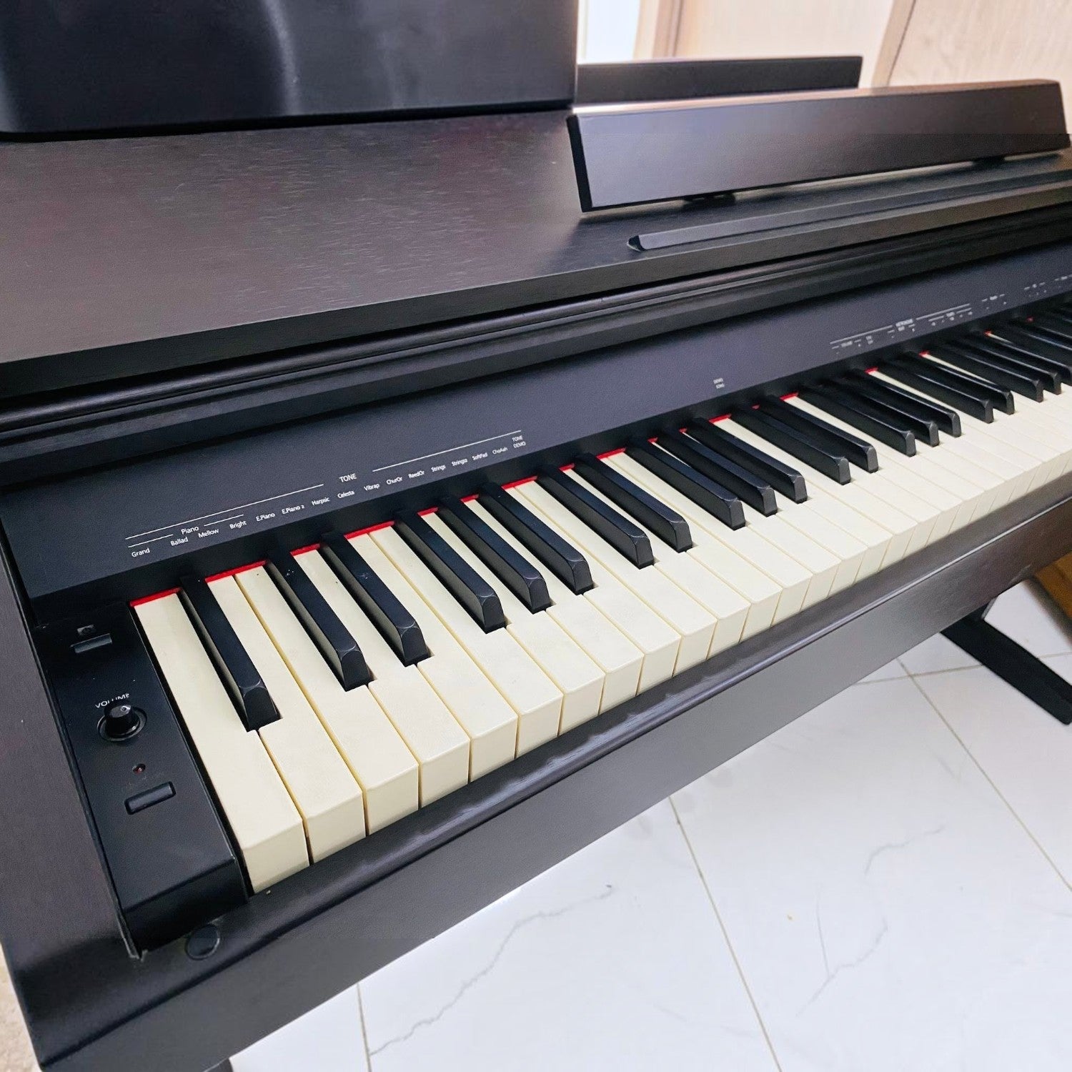 Đàn piano điện Roland RP30 màu gỗ hồng sẫm với bàn phím búa 88 phím tại TÂN NHẠC CỤ