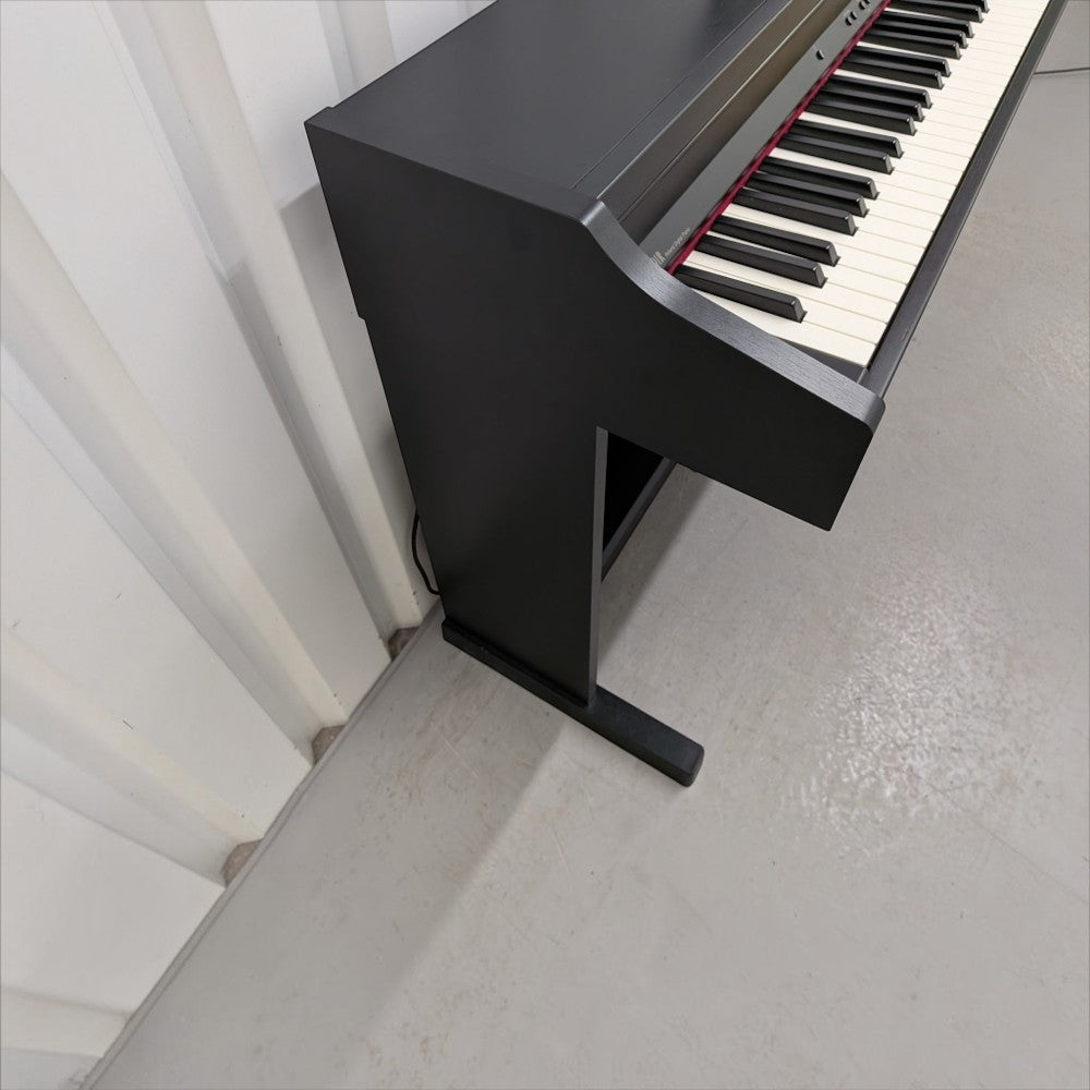 Đàn piano điện Roland RP401R màu đen dáng tủ tại TÂN NHẠC CỤ với bàn phím PHA-4 Standard
