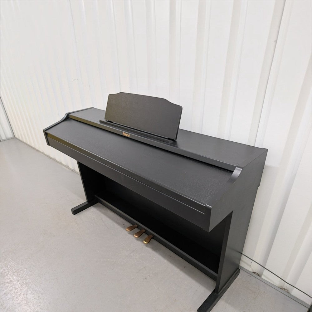 Đàn piano điện Roland RP401R màu đen dáng tủ sang trọng tại TÂN NHẠC CỤ