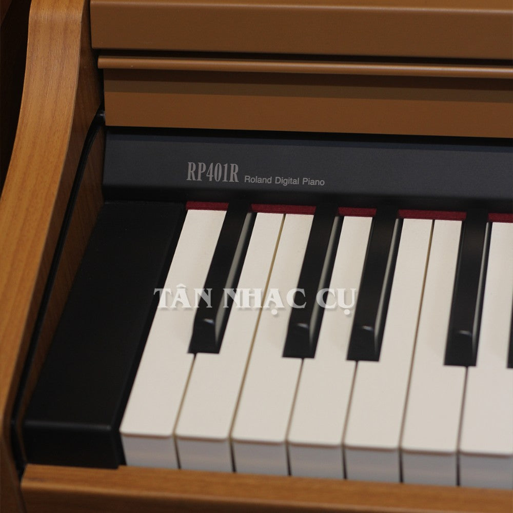 Đàn piano điện Roland RP401R màu gỗ nâu tại TÂN NHẠC CỤ với bàn phím PHA-4 Standard chân thực