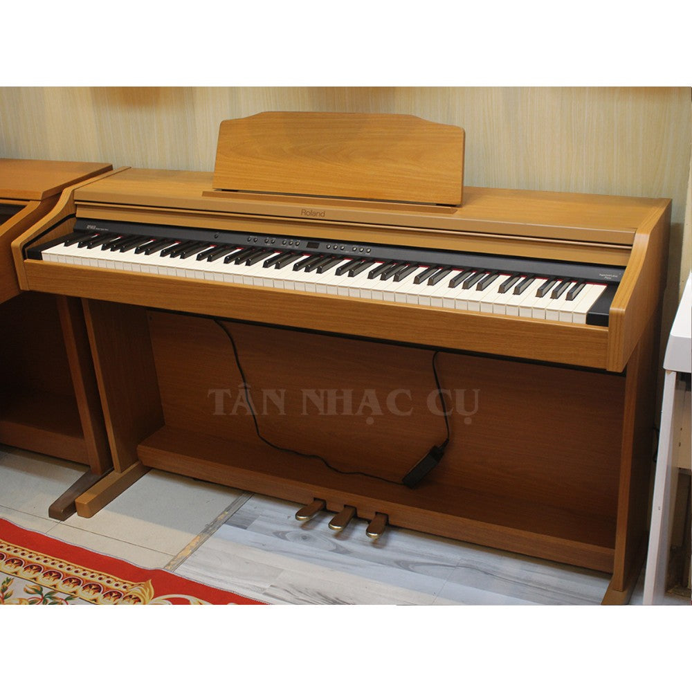 Đàn piano điện Roland RP401R màu gỗ tự nhiên dáng tủ sang trọng tại TÂN NHẠC CỤ