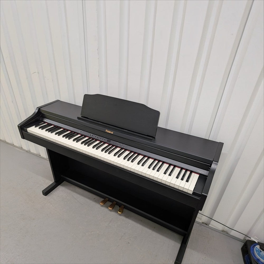 Đàn piano điện Roland RP401R màu đen dáng tủ sang trọng tại TÂN NHẠC CỤ