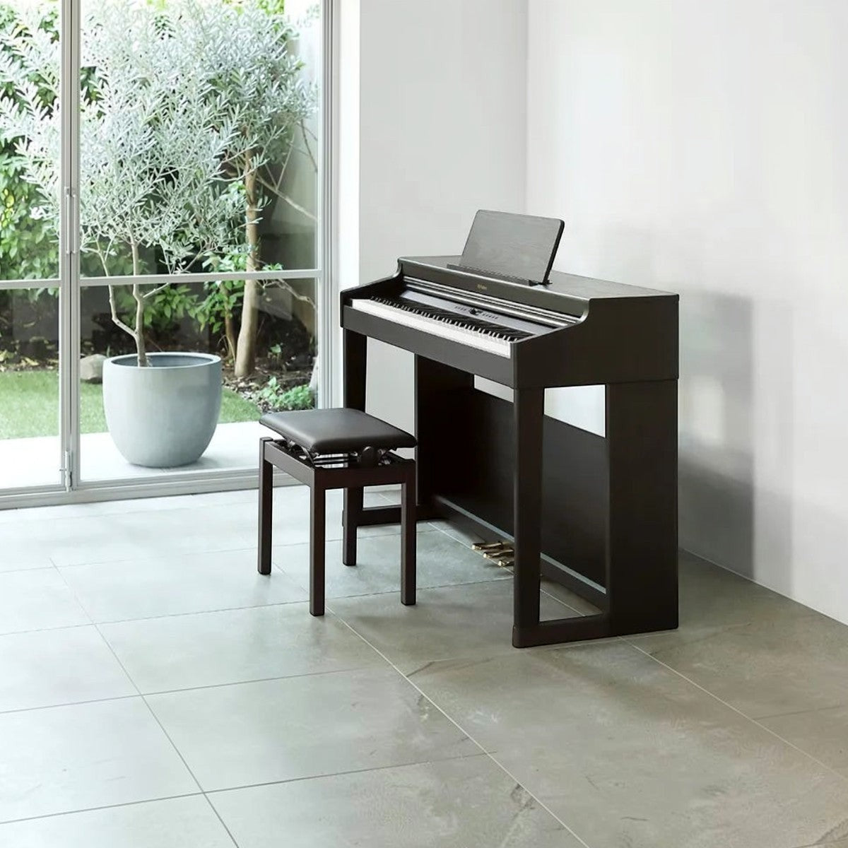 Đàn piano điện Roland RP701 dáng tủ màu đen sang trọng tại showroom TÂN NHẠC CỤ