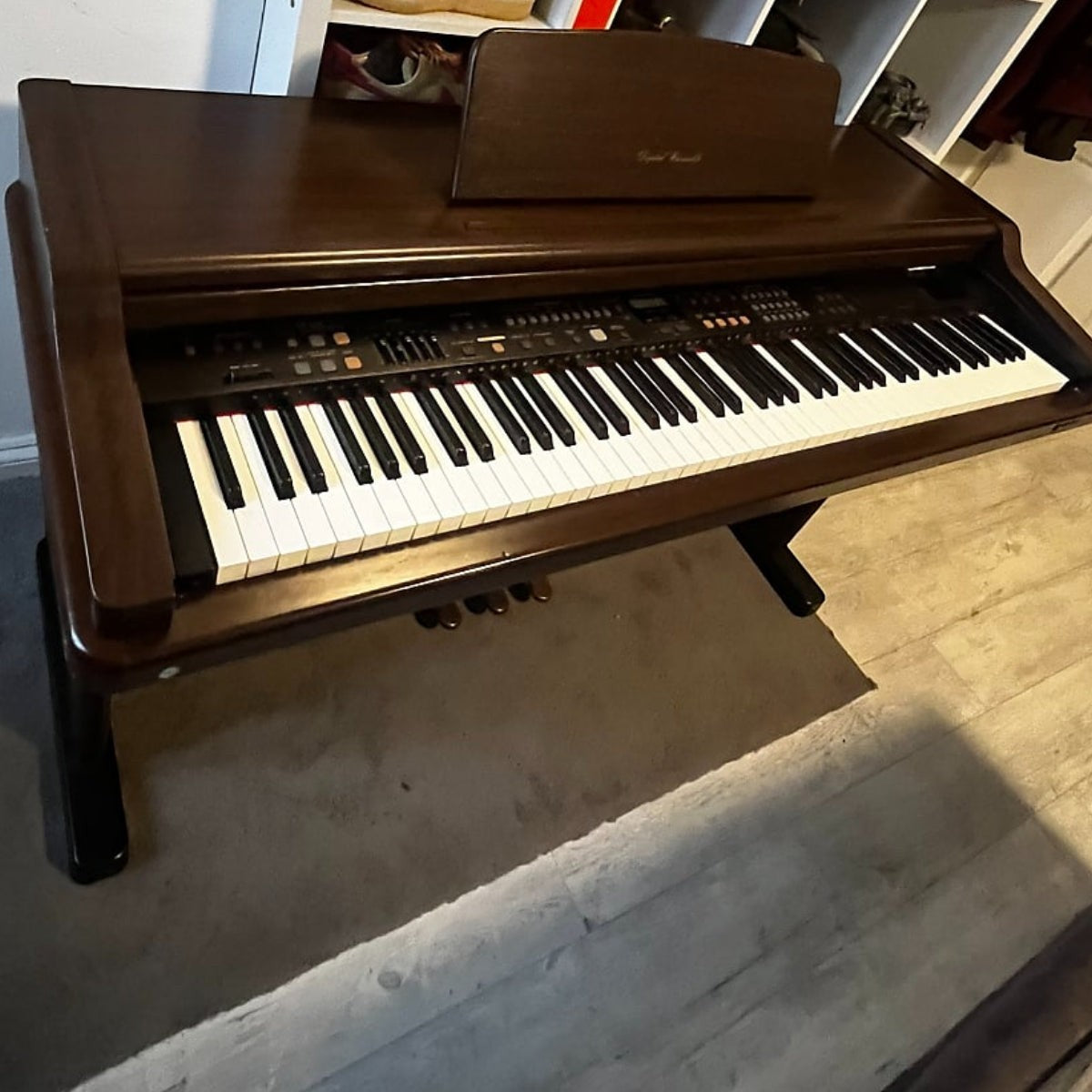 Đàn piano điện TÂN NHẠC CỤ Technics SX-PR270 dáng tủ màu nâu gỗ với 88 phím búa và bảng điều khiển điện tử