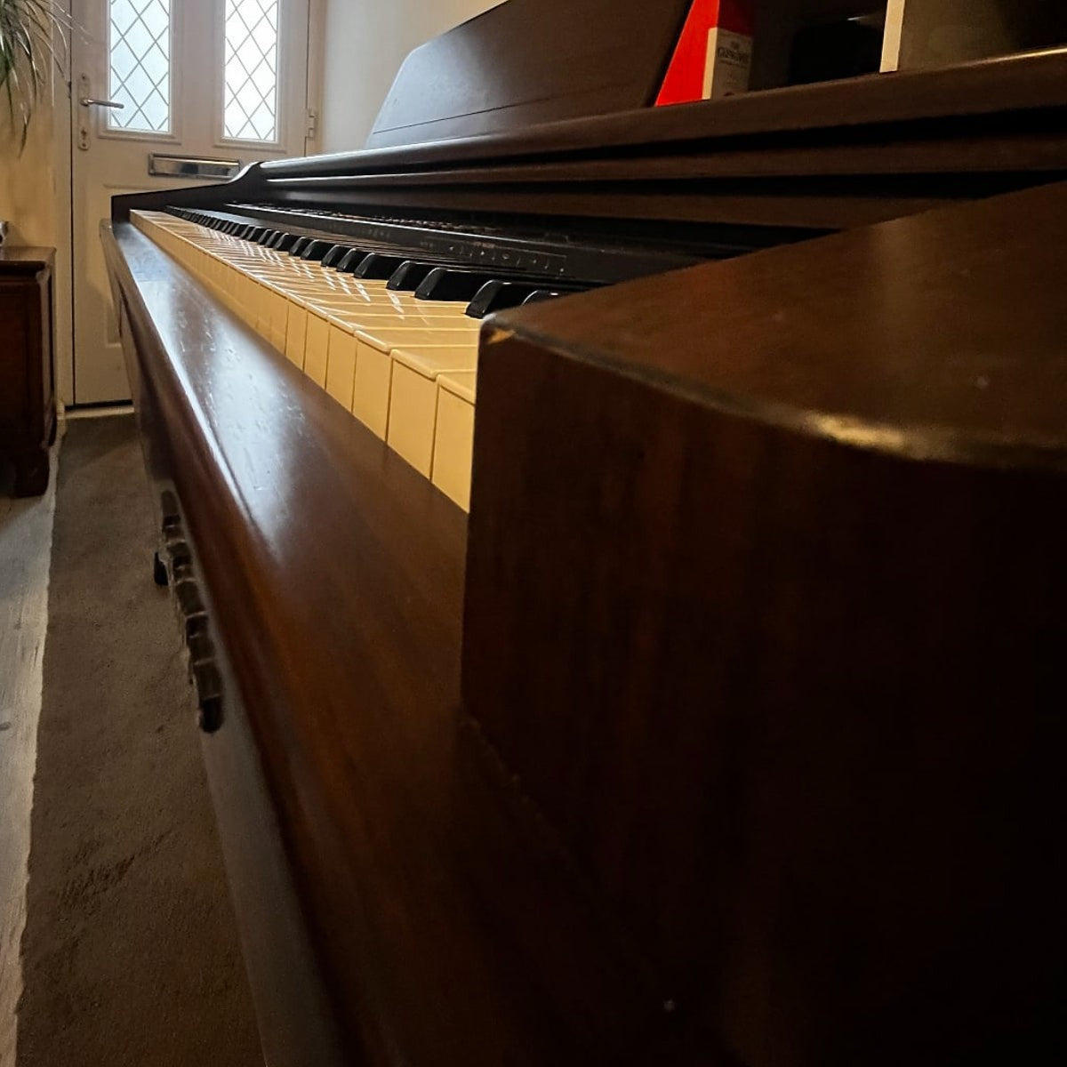 Đàn piano điện Technics SX-PR270 dáng tủ màu gỗ nâu sang trọng tại Tân Nhạc Cụ với 88 phím búa cảm ứng lực