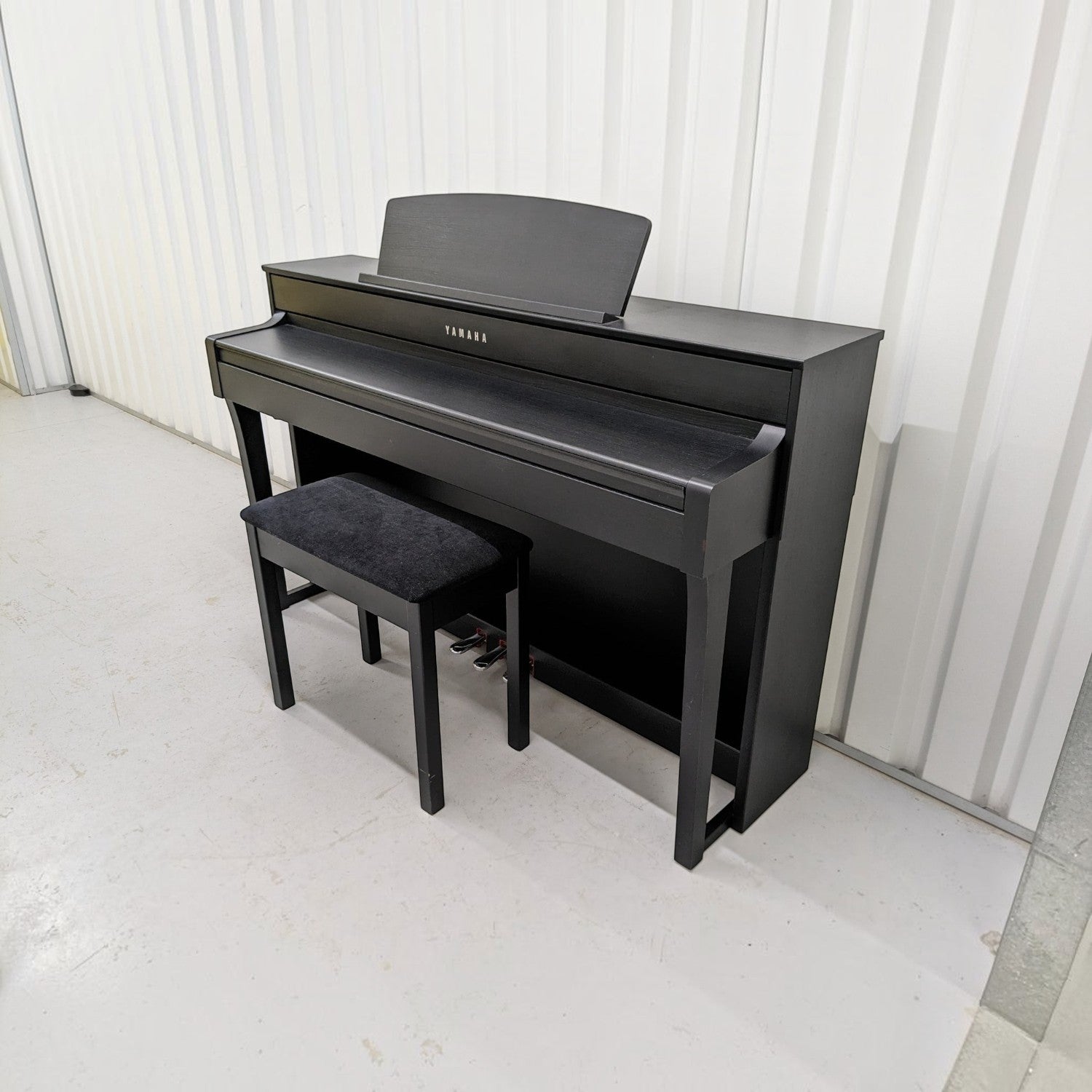 Đàn piano điện Yamaha CLP-645 màu đen sang trọng với bàn phím gỗ NWX tại TÂN NHẠC CỤ