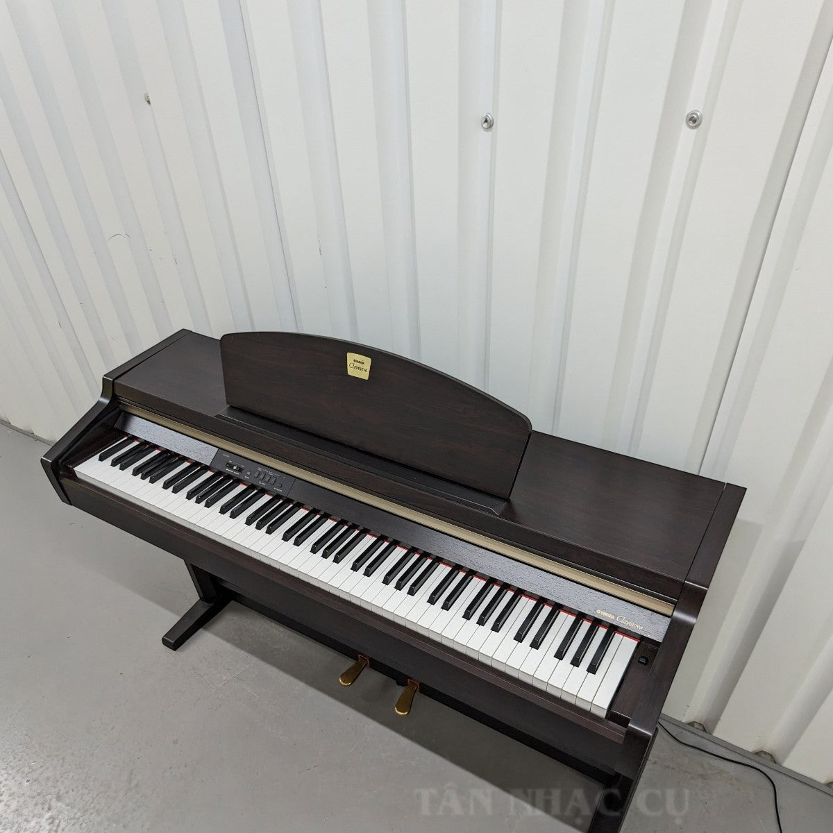 Đàn piano điện TÂN NHẠC CỤ Yamaha CLP-920 dáng tủ màu gỗ sang trọng với bàn phím búa GH và nắp trượt bảo vệ