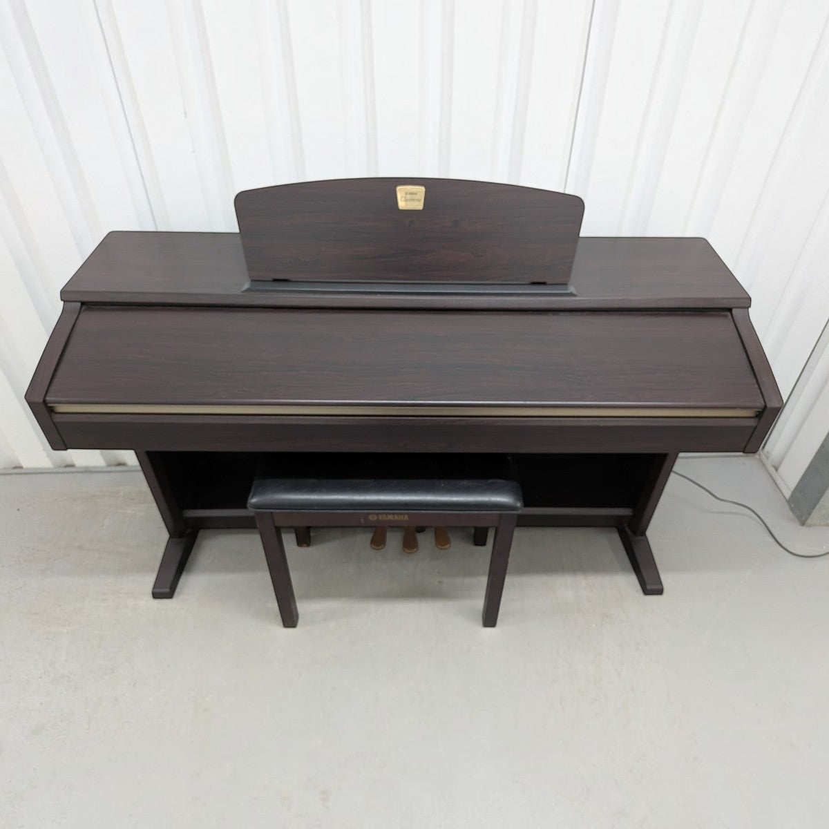 Đàn piano điện Yamaha CLP120 dáng tủ màu gỗ nâu sang trọng tại TÂN NHẠC CỤ