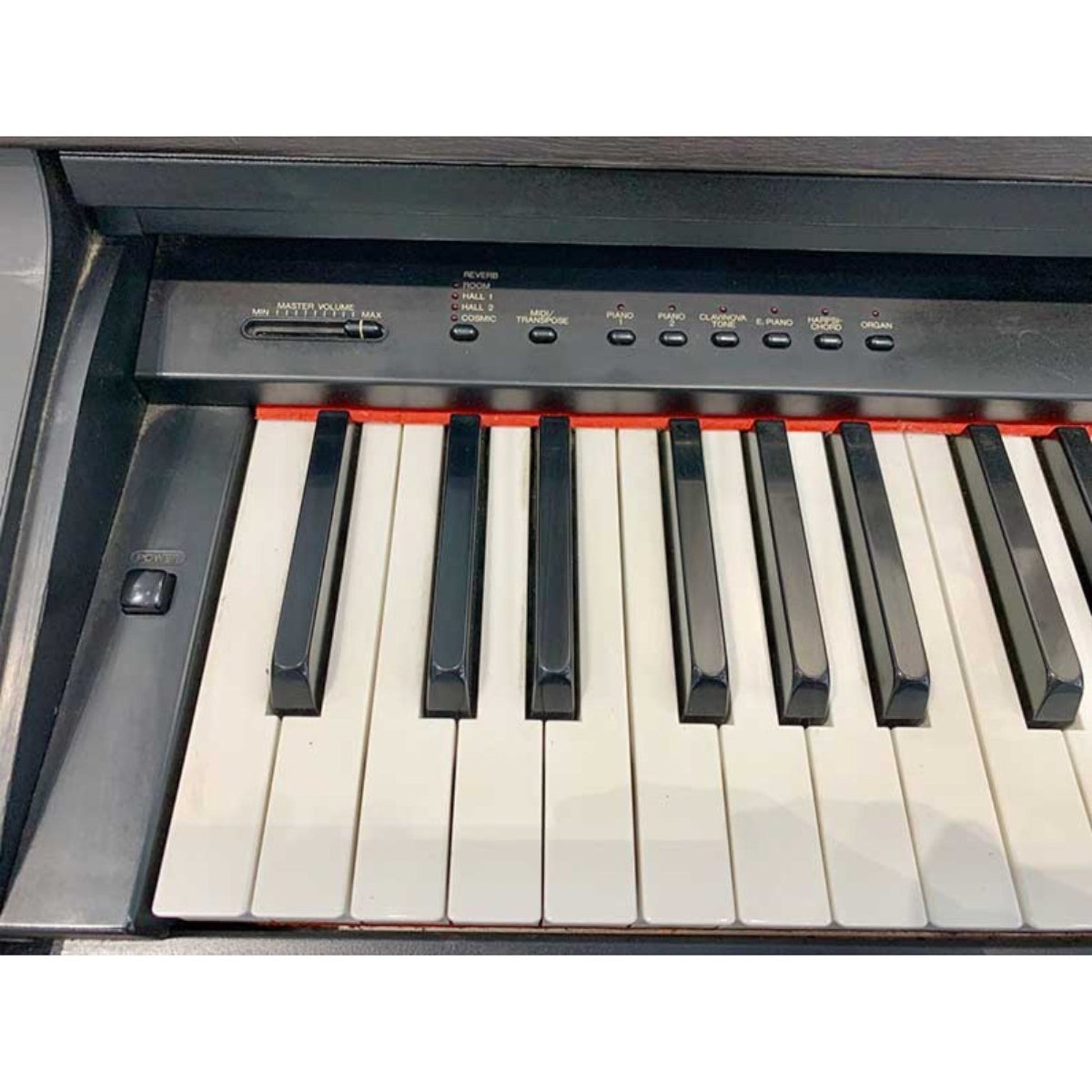 Bảng điều khiển và bàn phím đàn piano điện Yamaha CLP122 tại TÂN NHẠC CỤ với các nút chọn âm sắc và hiệu ứng