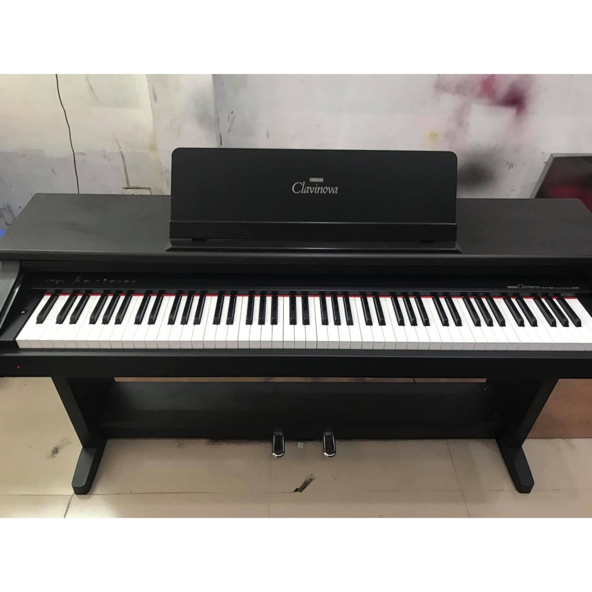 Đàn piano điện Yamaha CLP122 màu đen sang trọng tại TÂN NHẠC CỤ với 88 phím cảm ứng trọng lực