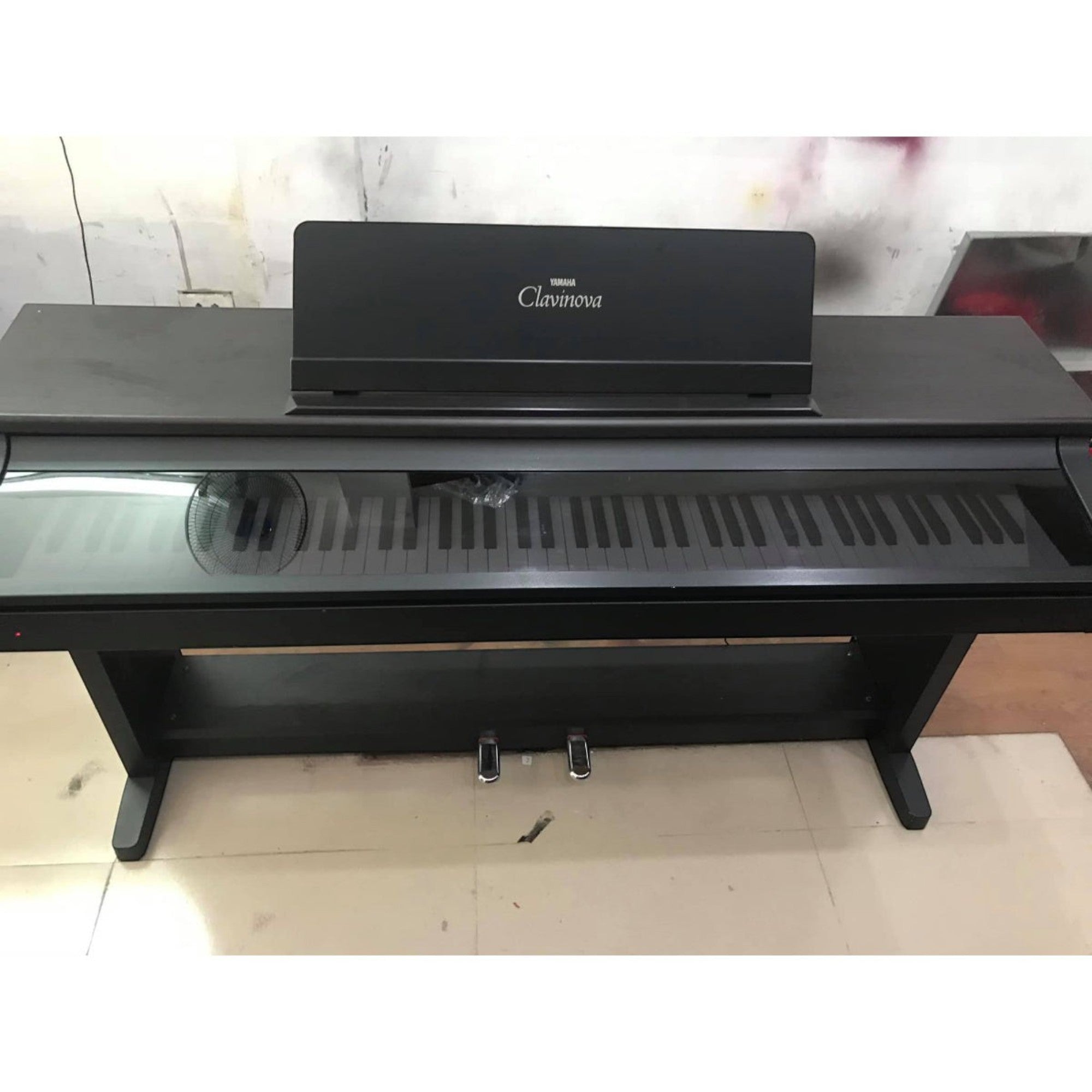 Đàn piano điện Yamaha CLP122 màu đen sang trọng tại TÂN NHẠC CỤ với thiết kế 88 phím hiện đại