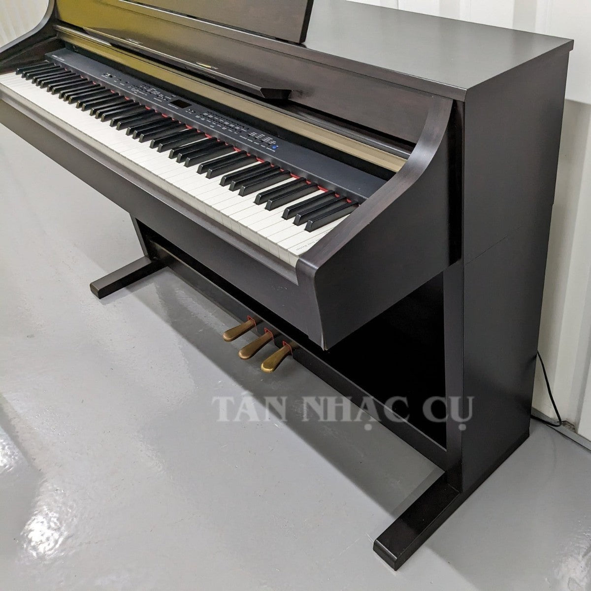 Đàn piano điện TÂN NHẠC CỤ Yamaha CLP340 màu nâu gỗ với bàn phím GH3 giả ngà và 3 pedal đồng