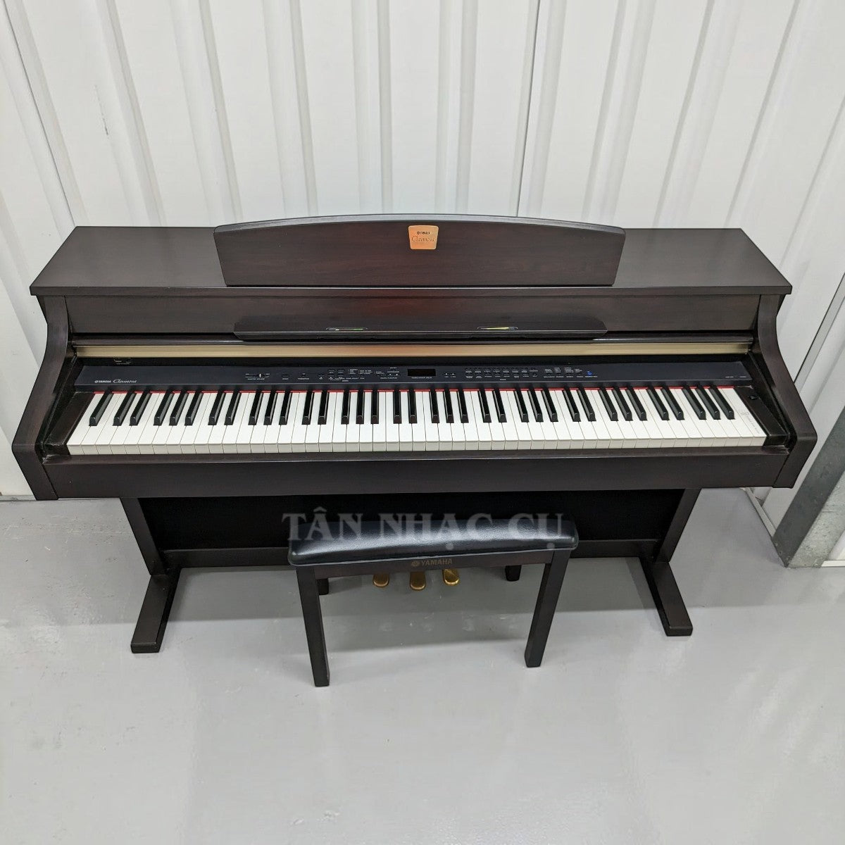 Đàn piano điện TÂN NHẠC CỤ Yamaha CLP340 màu gỗ tối, bàn phím GH3 giả ngà, thiết kế thùng đứng sang trọng
