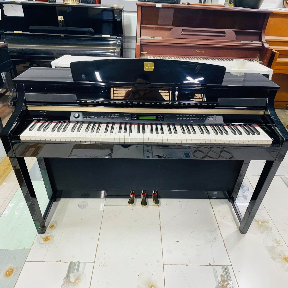Đàn piano điện TÂN NHẠC CỤ Yamaha CLP-380 màu đen bóng, phím gỗ Natural Wood sang trọng, thiết kế dáng tủ cao cấp.