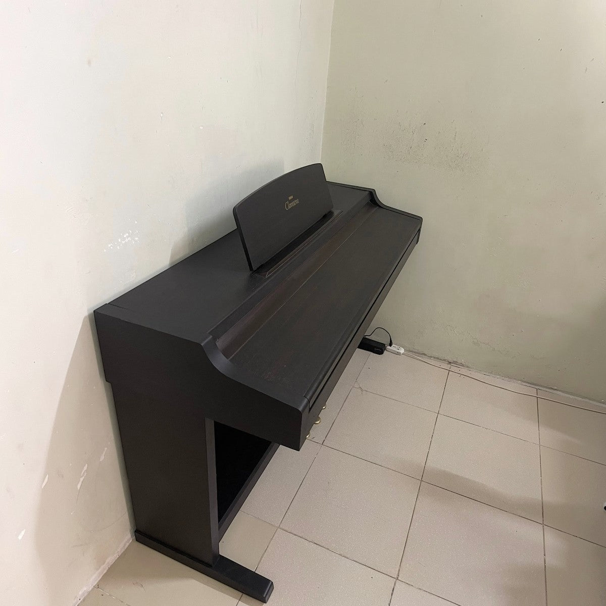 Đàn piano điện Yamaha CLP-411 Clavinova màu nâu gỗ dáng tủ tại TÂN NHẠC CỤ