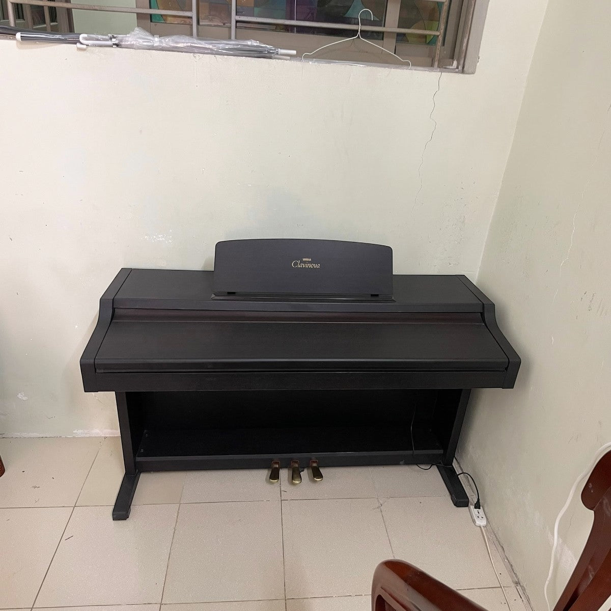 Đàn piano điện Yamaha CLP-411 Clavinova dáng tủ màu đen tại TÂN NHẠC CỤ