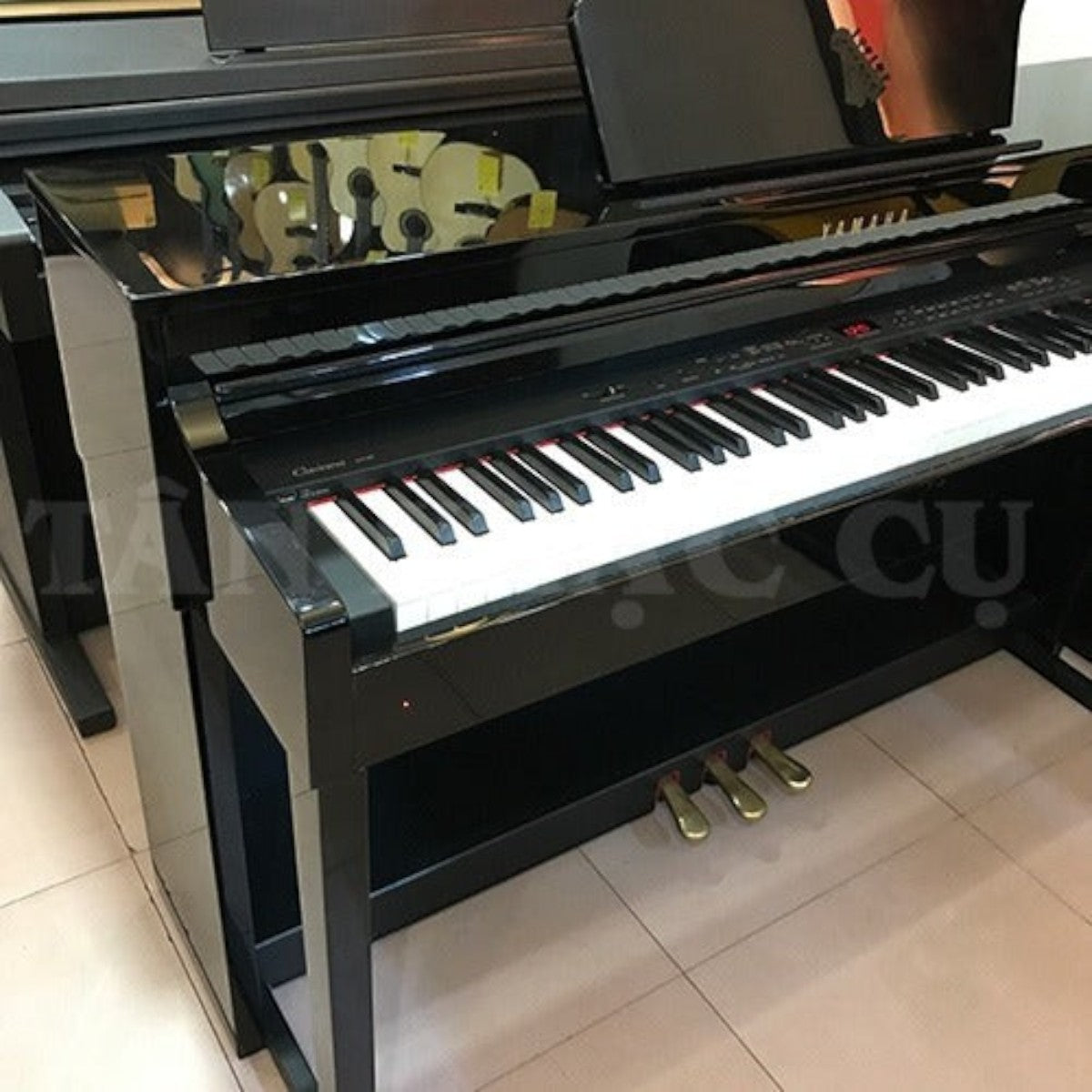 Đàn piano điện Yamaha CLP430 màu đen bóng tại cửa hàng TÂN NHẠC CỤ với bàn phím GH3 và thiết kế dáng tủ sang trọng