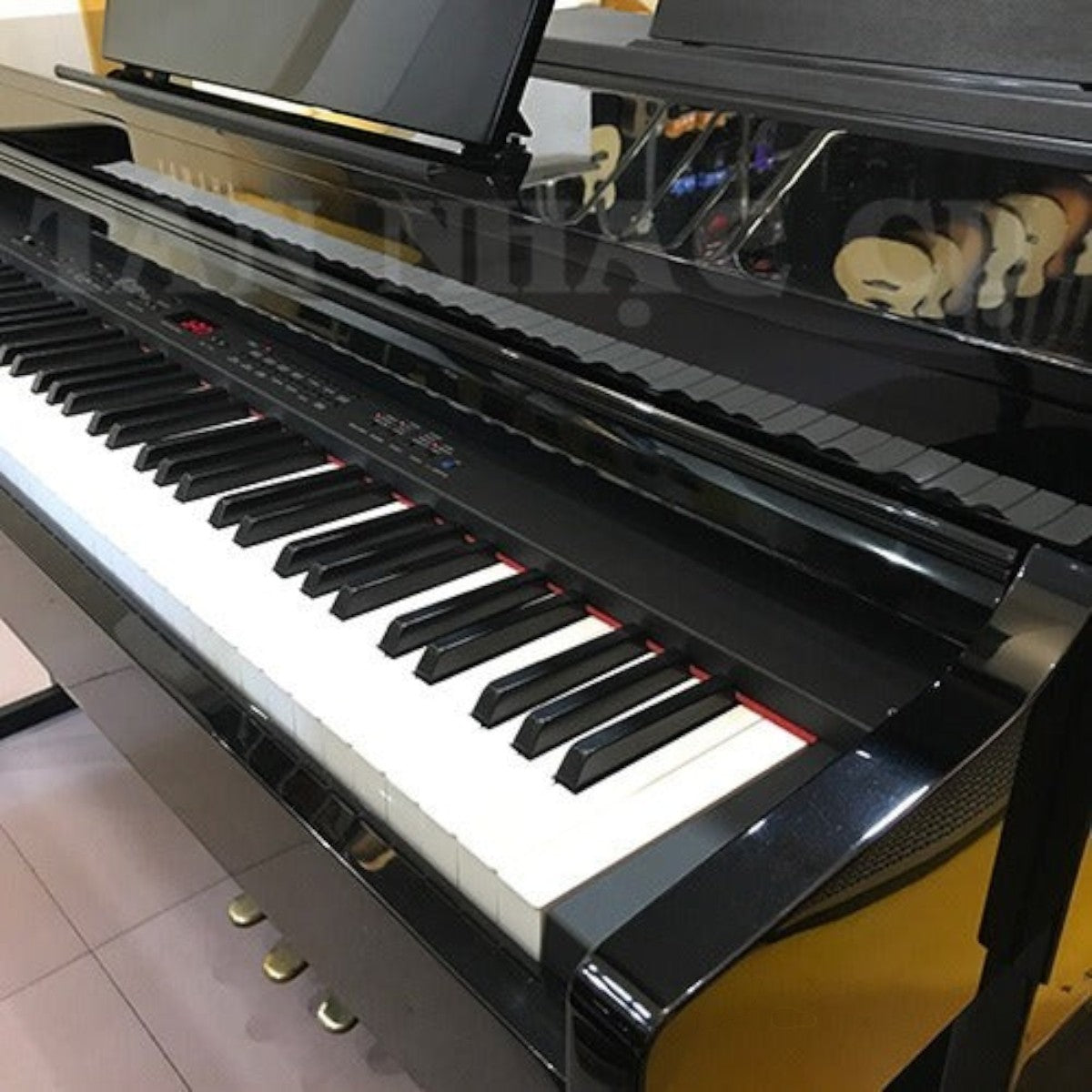 Đàn piano điện Yamaha CLP430 màu đen bóng tại cửa hàng Tân Nhạc Cụ với bàn phím GH3 và thiết kế dáng tủ sang trọng