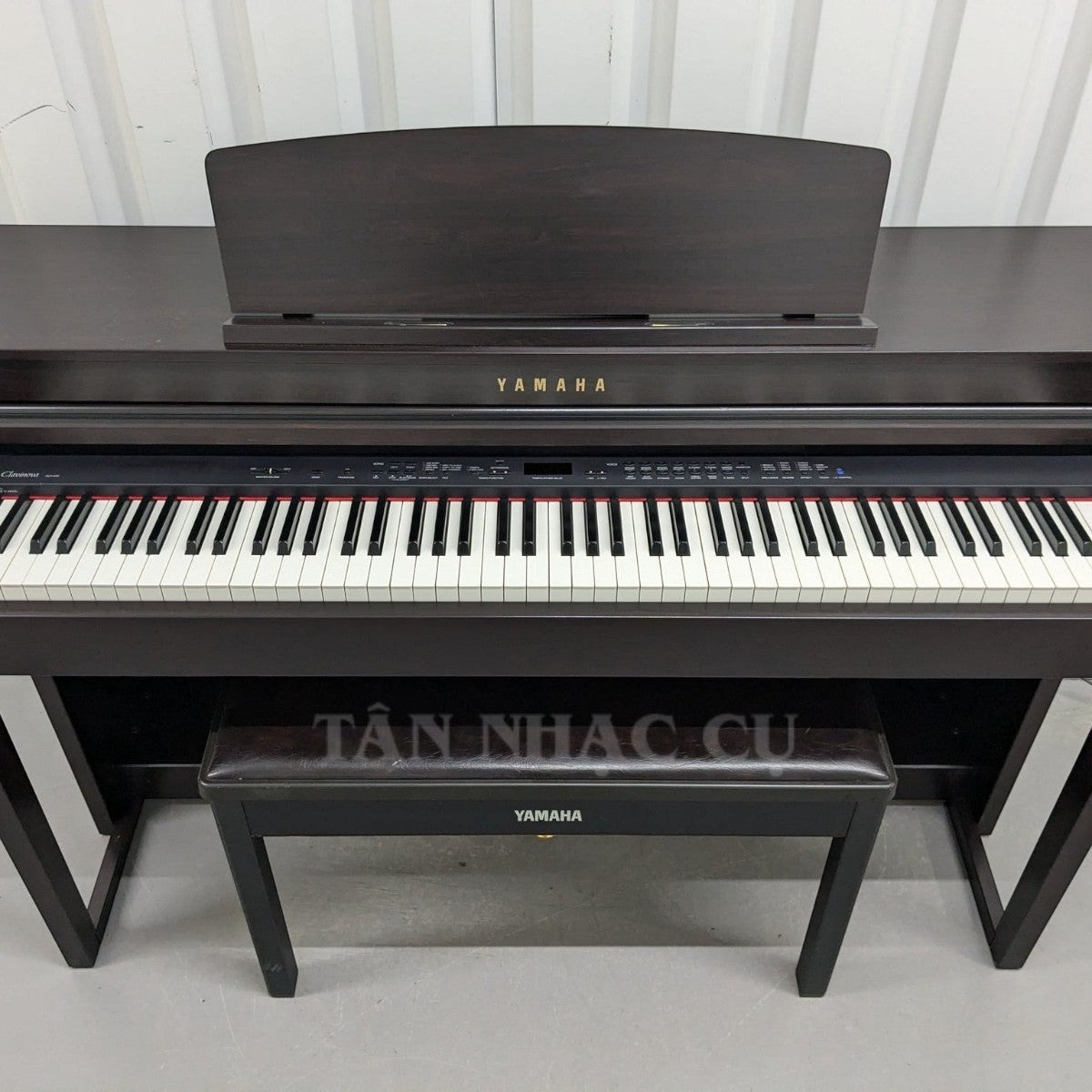 Đàn piano điện Yamaha CLP470 màu nâu gỗ sang trọng với bàn phím gỗ tự nhiên tại Tân Nhạc Cụ