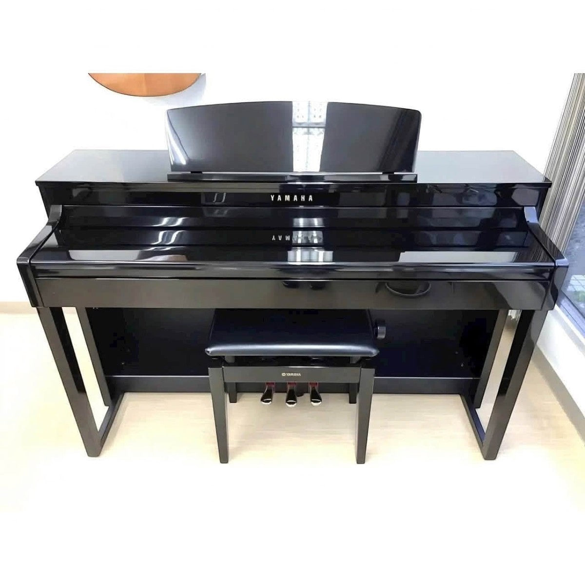 Đàn piano điện Yamaha CLP470 màu đen bóng sang trọng với bàn phím gỗ tự nhiên tại TÂN NHẠC CỤ