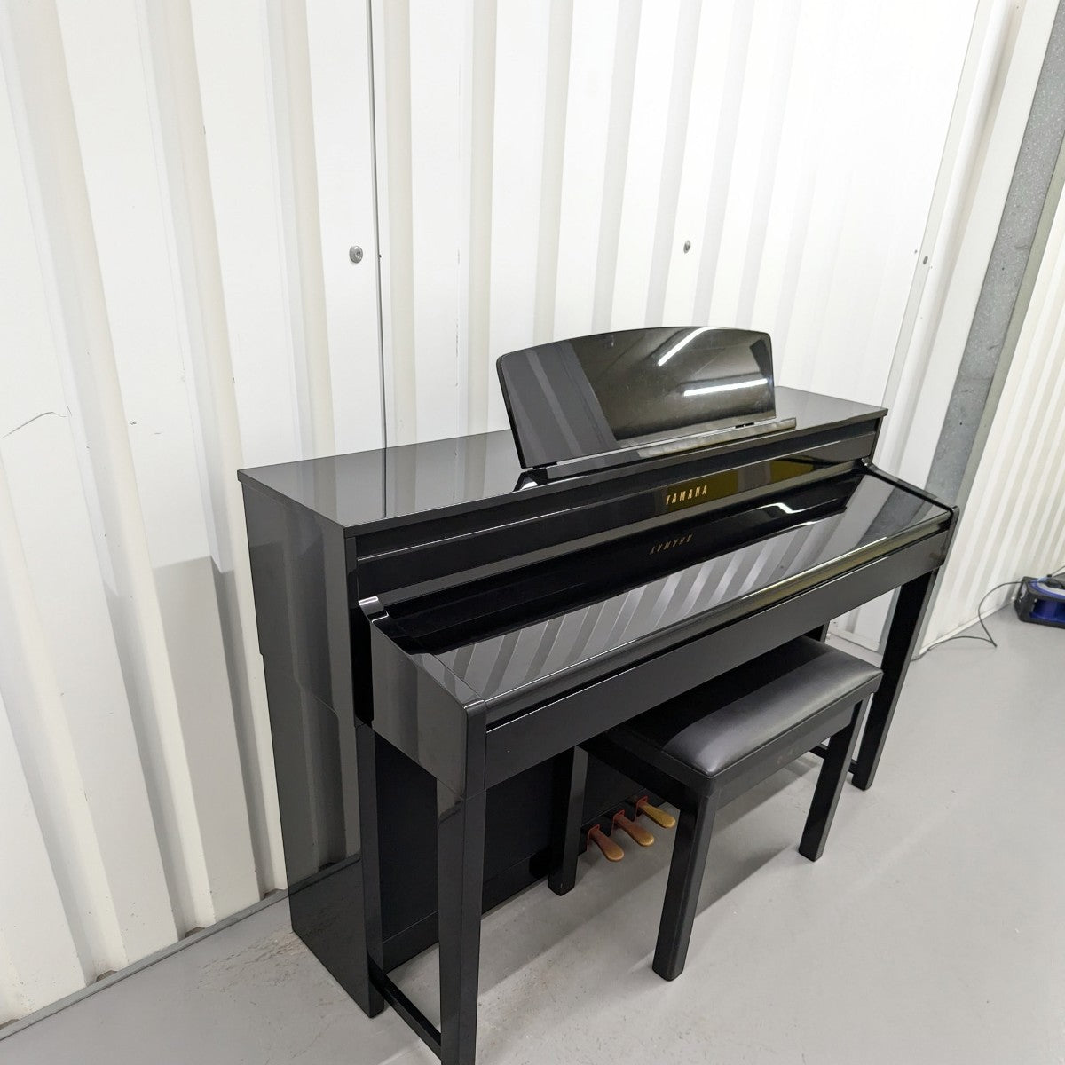 Đàn piano điện Yamaha CLP480 PE màu đen bóng sang trọng tại TÂN NHẠC CỤ