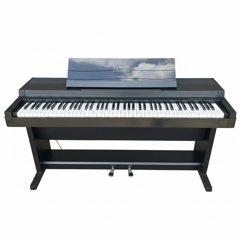 Đàn piano điện Yamaha CLP-500 dáng tủ màu đen tại TÂN NHẠC CỤ, thiết kế cổ điển với 88 phím đàn tiêu chuẩn
