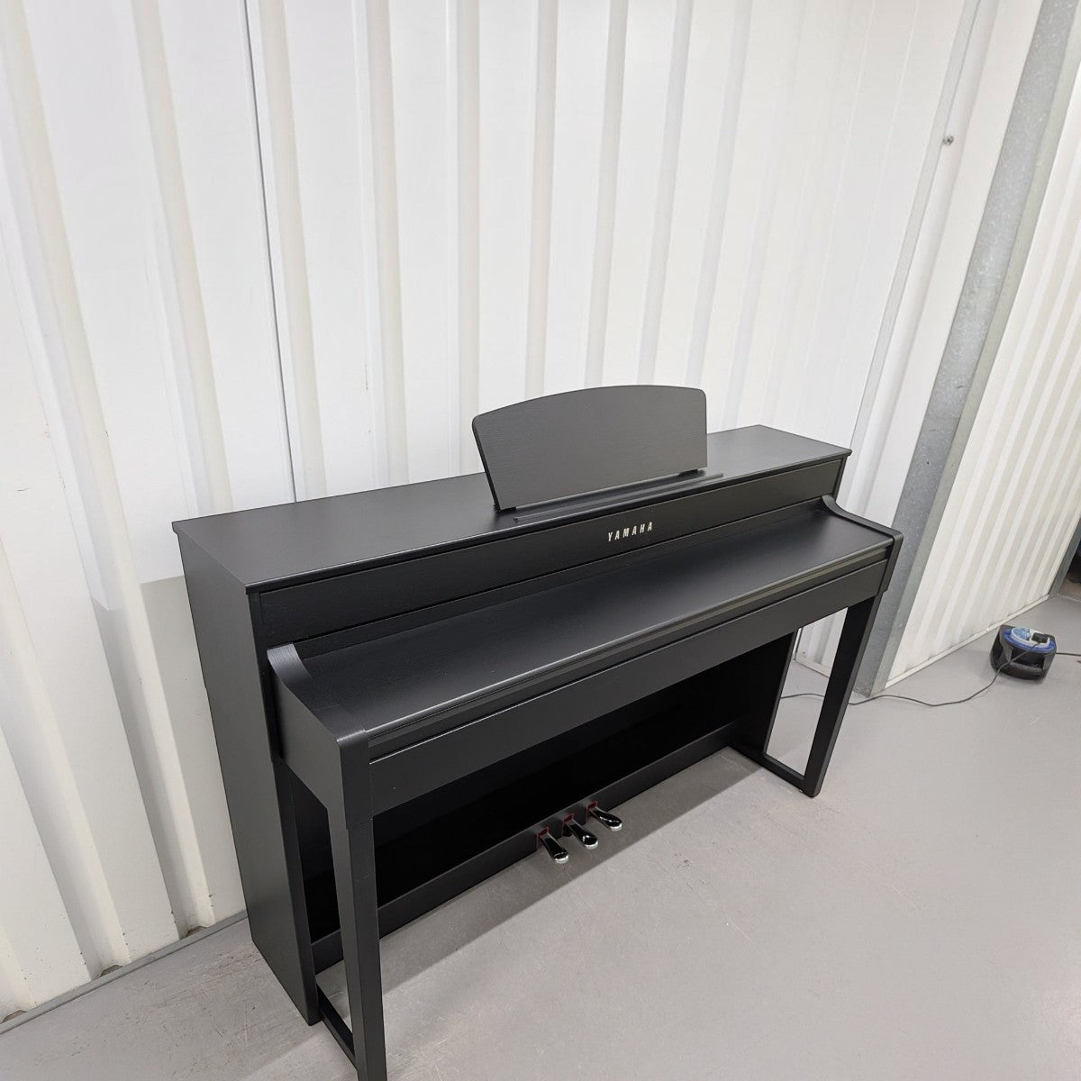 Đàn piano điện TÂN NHẠC CỤ Yamaha CLP535 màu đen sang trọng với thiết kế thùng đàn hiện đại