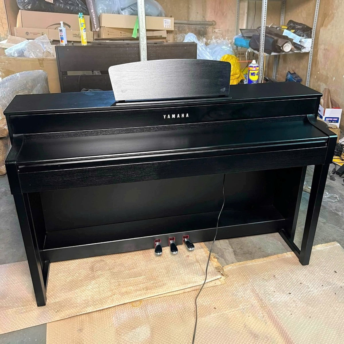 Đàn piano điện TÂN NHẠC CỤ Yamaha CLP535 màu đen sang trọng với thiết kế thùng đàn upright hiện đại