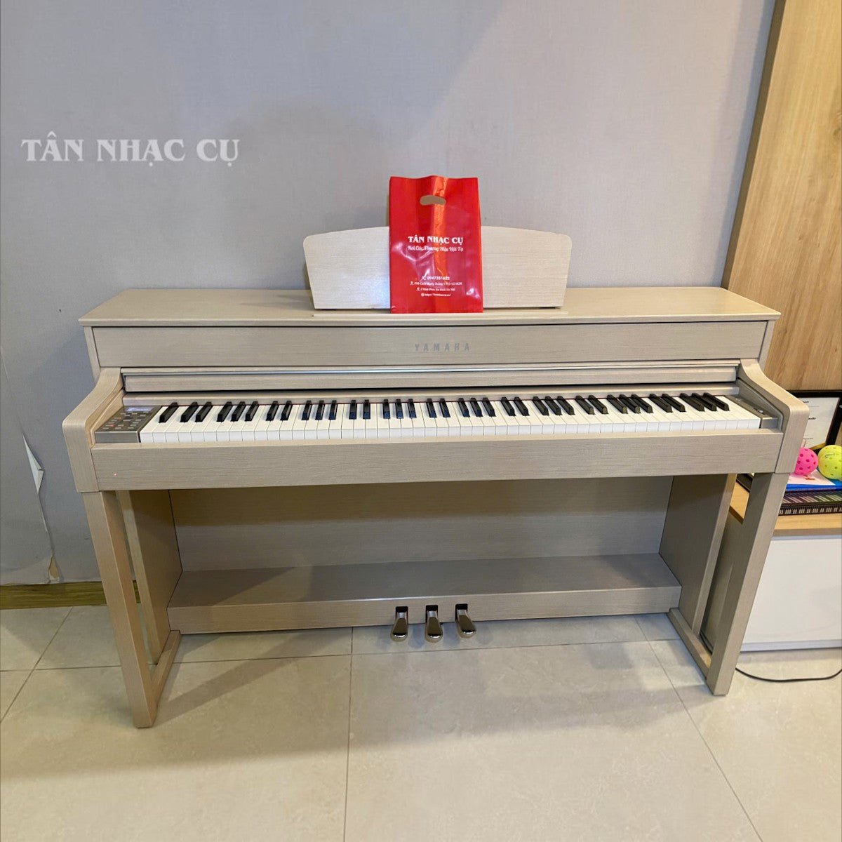 Đàn piano điện TÂN NHẠC CỤ Yamaha CLP535 màu gỗ sáng, bàn phím GH3X, thiết kế sang trọng tại showroom
