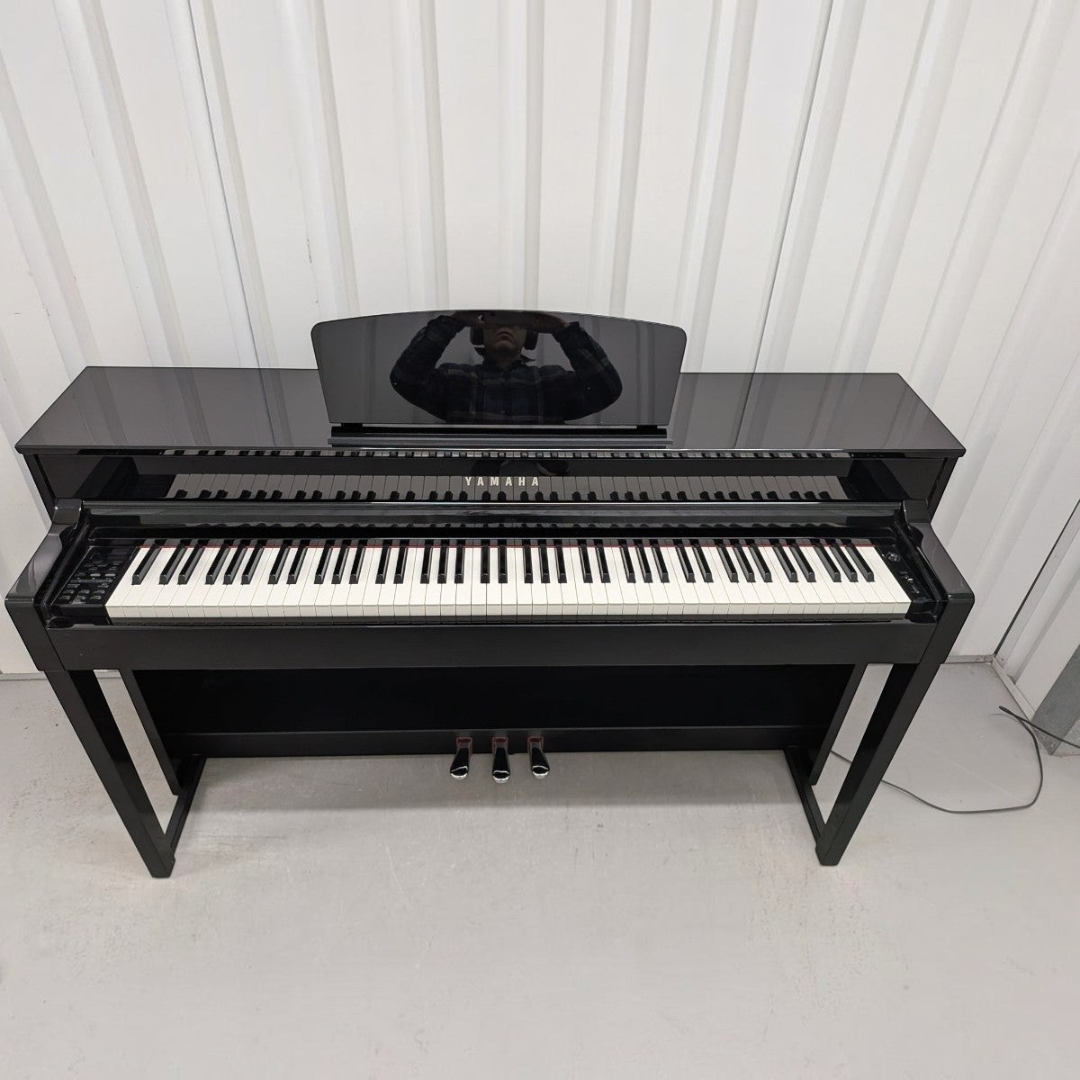Đàn piano điện TÂN NHẠC CỤ Yamaha CLP535 màu đen bóng với bàn phím GH3X, thiết kế sang trọng tại showroom