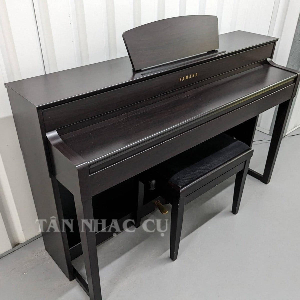 Đàn piano điện TÂN NHẠC CỤ Yamaha CLP535 màu nâu gỗ sang trọng với thiết kế thùng đàn upright hiện đại
