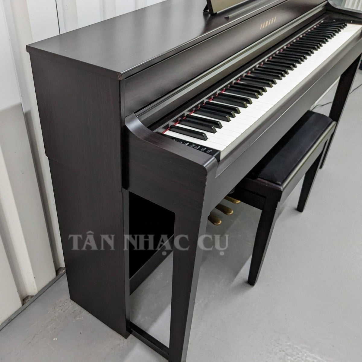 Đàn piano điện TÂN NHẠC CỤ Yamaha CLP535 màu nâu gỗ sang trọng với bàn phím GH3X và ghế đàn đi kèm