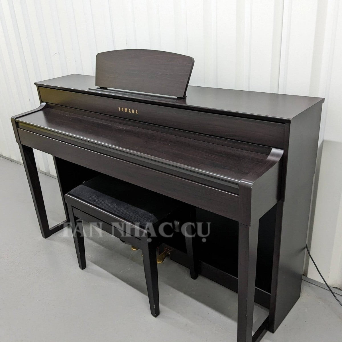 Đàn piano điện Yamaha CLP535 màu nâu gỗ sang trọng tại showroom TÂN NHẠC CỤ