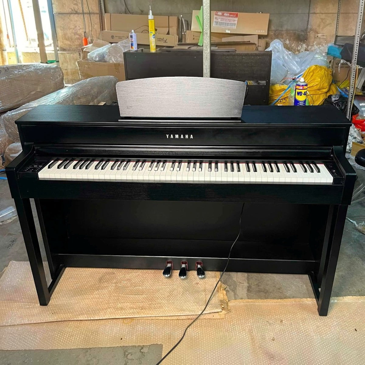 Đàn piano điện TÂN NHẠC CỤ Yamaha CLP535 màu đen sang trọng với bàn phím GH3X và giá để nhạc tại showroom