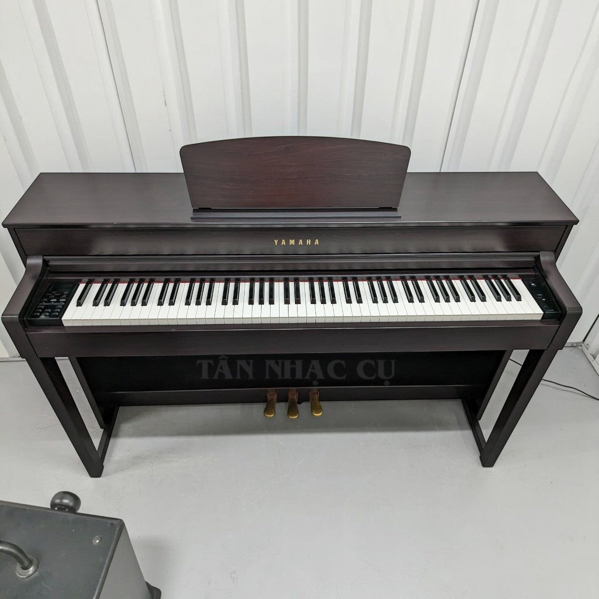 Đàn piano điện TÂN NHẠC CỤ Yamaha CLP535 màu nâu gỗ với bàn phím GH3X, thiết kế sang trọng tại showroom